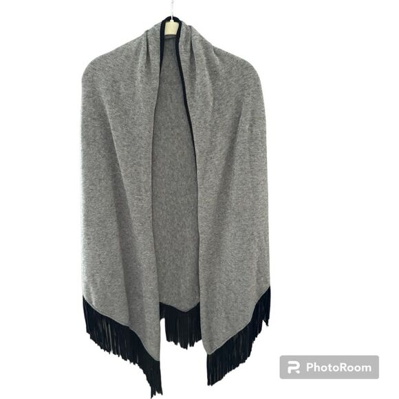 La Fiorentina Faux Suede Fringe Cape Women’s Ruana Wrap - Picture 1 of 7